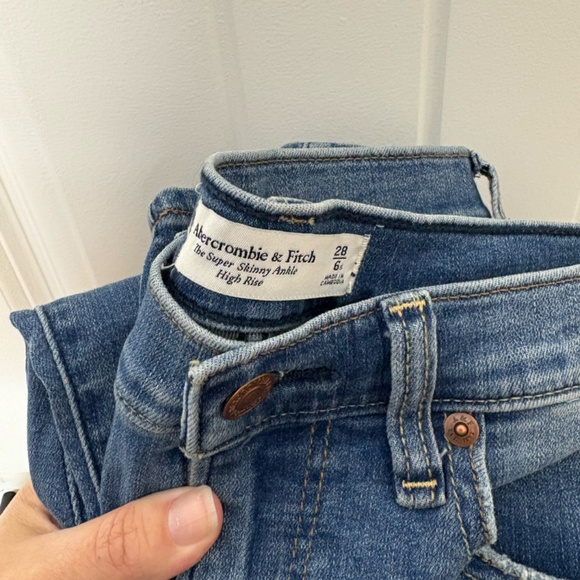 Abercrombie and Fitch Super Skinny Ankle High Rise Jeans - Picture 3 of 3